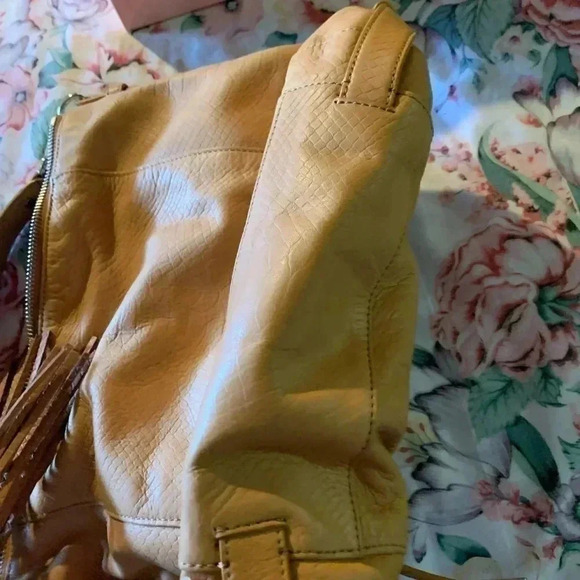 Micheal Kors Light Brown Ladies Shoulder Purse - Picture 3 of 10